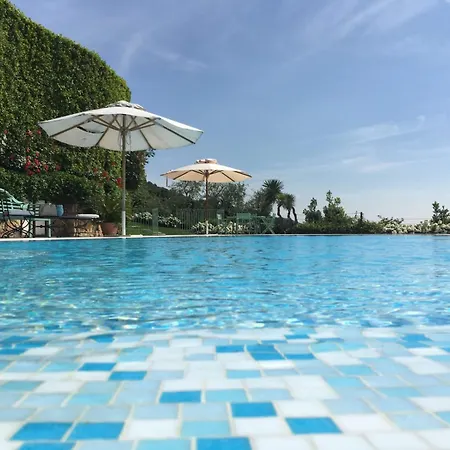 Mini Di Lusso Con Piscina